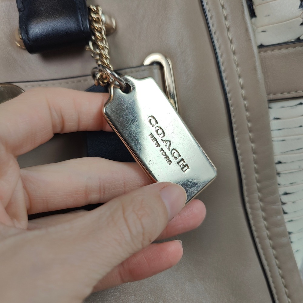 Coach Swagger 27 Satchel Handbag Beige Black Leather Snake Embossed Shoulder Bag - Picture 4 of 13